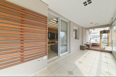 Apartamento à venda com 243m², 3 quartos e 3 vagas Apartamento à venda com 243m², 3 quartos e 3 vagasVaranda