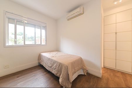 Apartamento à venda com 243m², 3 quartos e 3 vagas Apartamento à venda com 243m², 3 quartos e 3 vagasSuite 2