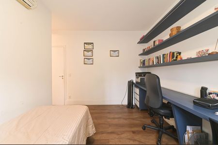 Apartamento à venda com 243m², 3 quartos e 3 vagas Apartamento à venda com 243m², 3 quartos e 3 vagasSuite 2