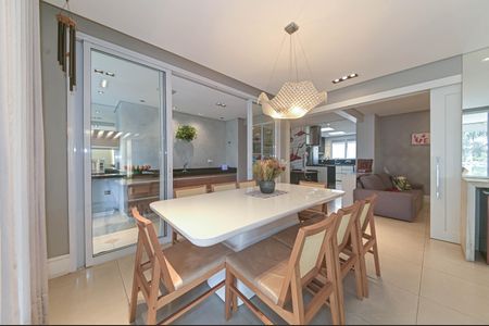 Apartamento à venda com 243m², 3 quartos e 3 vagas Apartamento à venda com 243m², 3 quartos e 3 vagasSala