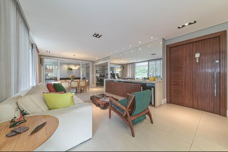 Apartamento à venda com 243m², 3 quartos e 3 vagas Apartamento à venda com 243m², 3 quartos e 3 vagasSala