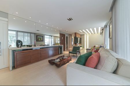 Apartamento à venda com 243m², 3 quartos e 3 vagas Apartamento à venda com 243m², 3 quartos e 3 vagasSala