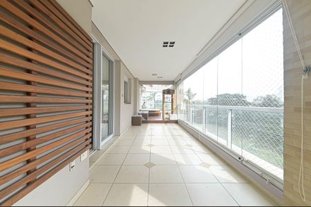 Apartamento à venda com 243m², 3 quartos e 3 vagas Apartamento à venda com 243m², 3 quartos e 3 vagasVaranda
