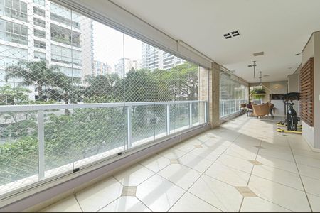Apartamento à venda com 243m², 3 quartos e 3 vagas Apartamento à venda com 243m², 3 quartos e 3 vagasVaranda