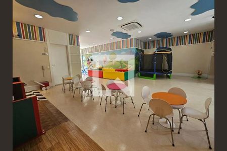 Apartamento à venda com 243m², 3 quartos e 3 vagas Apartamento à venda com 243m², 3 quartos e 3 vagasArea Comum