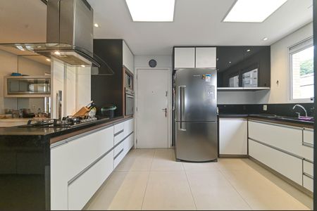 Apartamento à venda com 243m², 3 quartos e 3 vagas Apartamento à venda com 243m², 3 quartos e 3 vagasCozinha