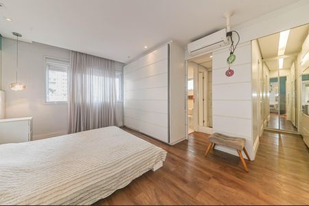Apartamento à venda com 243m², 3 quartos e 3 vagas Apartamento à venda com 243m², 3 quartos e 3 vagasSuite 1