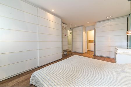 Apartamento à venda com 243m², 3 quartos e 3 vagas Apartamento à venda com 243m², 3 quartos e 3 vagasSuite 1