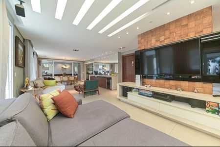 Apartamento à venda com 243m², 3 quartos e 3 vagas Apartamento à venda com 243m², 3 quartos e 3 vagasSala