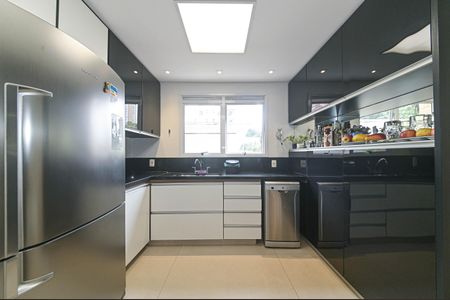 Apartamento à venda com 243m², 3 quartos e 3 vagas Apartamento à venda com 243m², 3 quartos e 3 vagasCozinha