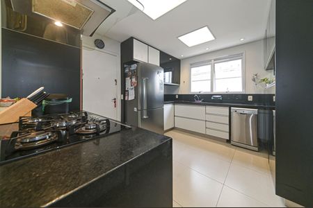 Apartamento à venda com 243m², 3 quartos e 3 vagas Apartamento à venda com 243m², 3 quartos e 3 vagasCozinha