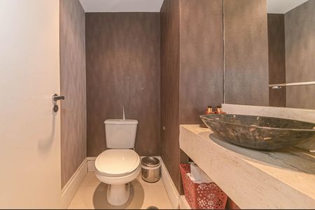 Apartamento à venda com 243m², 3 quartos e 3 vagas Apartamento à venda com 243m², 3 quartos e 3 vagasLavabo
