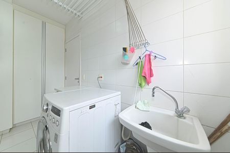 Apartamento à venda com 243m², 3 quartos e 3 vagas Apartamento à venda com 243m², 3 quartos e 3 vagasArea de Serviço
