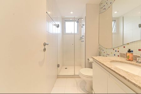 Apartamento à venda com 243m², 3 quartos e 3 vagas Apartamento à venda com 243m², 3 quartos e 3 vagasBanheiro da Suíte 2