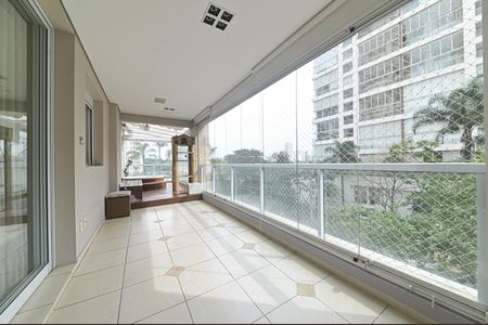 Apartamento à venda com 243m², 3 quartos e 3 vagas Apartamento à venda com 243m², 3 quartos e 3 vagasVaranda