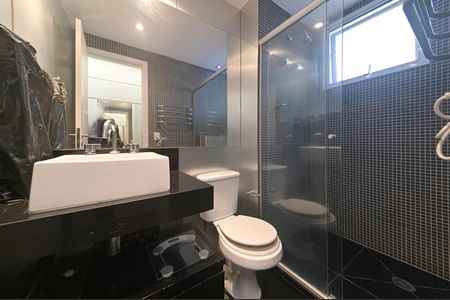 Apartamento à venda com 243m², 3 quartos e 3 vagas Apartamento à venda com 243m², 3 quartos e 3 vagasBanheiro da Suíte 1 - Senhor