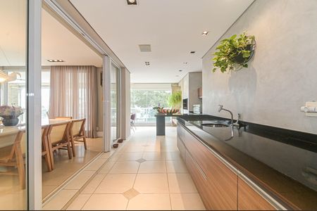 Apartamento à venda com 243m², 3 quartos e 3 vagas Apartamento à venda com 243m², 3 quartos e 3 vagasVaranda