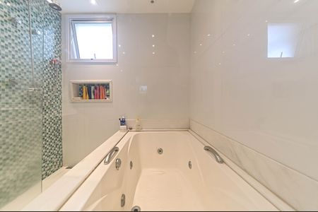 Apartamento à venda com 243m², 3 quartos e 3 vagas Apartamento à venda com 243m², 3 quartos e 3 vagasBanheiro da Suíte 1 - Senhora