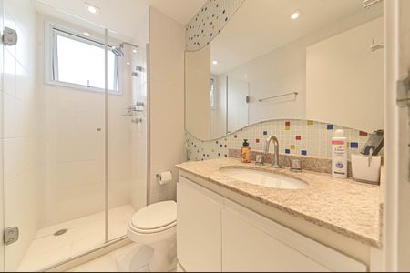 Apartamento à venda com 243m², 3 quartos e 3 vagas Apartamento à venda com 243m², 3 quartos e 3 vagasBanheiro da Suíte 2