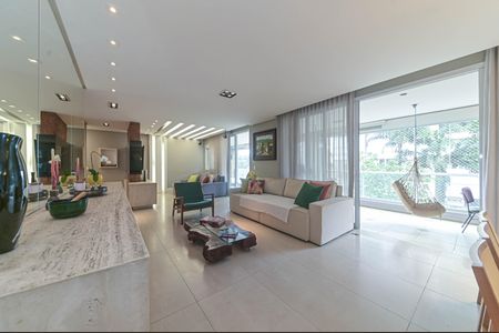 Apartamento à venda com 243m², 3 quartos e 3 vagas Apartamento à venda com 243m², 3 quartos e 3 vagasSala