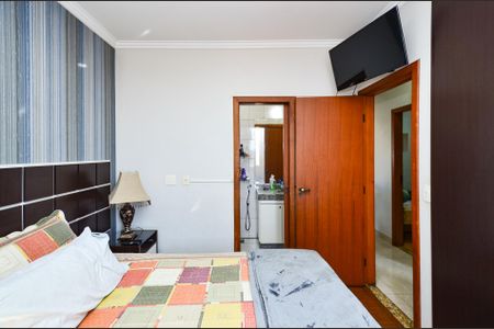 Apartamento à venda com 165m², 3 quartos e 2 vagas Apartamento à venda com 165m², 3 quartos e 2 vagasSuíte