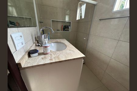 Casa de condomínio para alugar com 200m², 4 quartos e 3 vagasBanheiro quarto 3