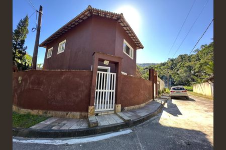 Casa de condomínio para alugar com 200m², 4 quartos e 3 vagasFachada