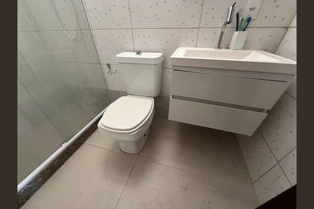 Casa de condomínio para alugar com 200m², 4 quartos e 3 vagasBanheiro Social