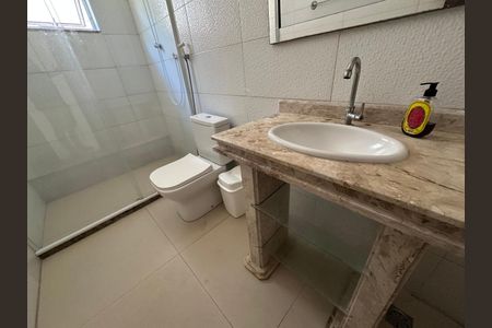 Casa de condomínio para alugar com 200m², 4 quartos e 3 vagasBanheiro 