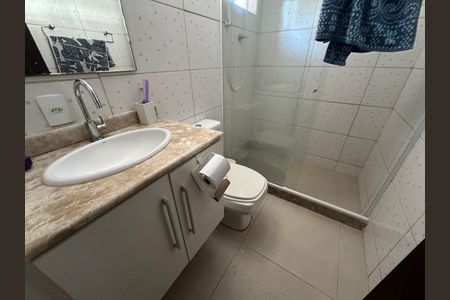 Casa de condomínio para alugar com 200m², 4 quartos e 3 vagasBanheiro quarto 2