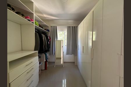 Casa de condomínio para alugar com 200m², 4 quartos e 3 vagasCloset 