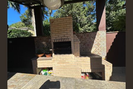Casa de condomínio para alugar com 200m², 4 quartos e 3 vagasChurrasqueira