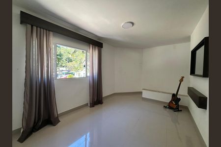 Casa de condomínio para alugar com 200m², 4 quartos e 3 vagasSala íntima 