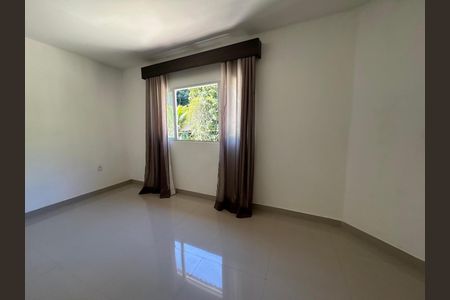 Casa de condomínio para alugar com 200m², 4 quartos e 3 vagasSala íntima 