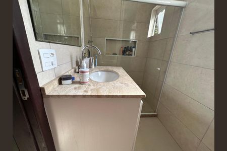 Casa de condomínio para alugar com 200m², 4 quartos e 3 vagasBanheiro quarto 3