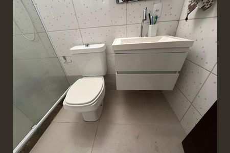 Casa de condomínio para alugar com 200m², 4 quartos e 3 vagasBanheiro Social