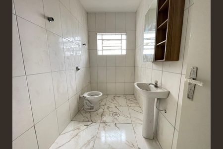 Banheiro de casa para alugar com 3 quartos, 100m² em Jaguaré, São Paulo
