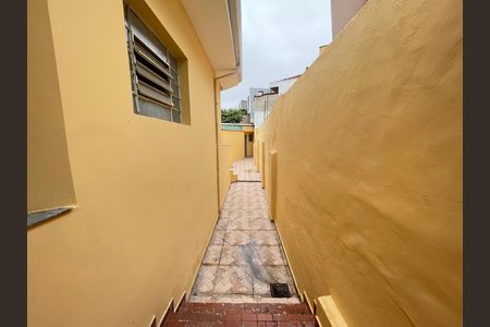 Corredor lateral de casa para alugar com 3 quartos, 100m² em Jaguaré, São Paulo
