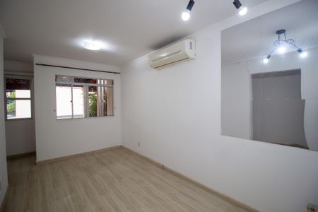 Sala de casa de condomínio para alugar com 3 quartos, 75m² em Po 1, Sorocaba