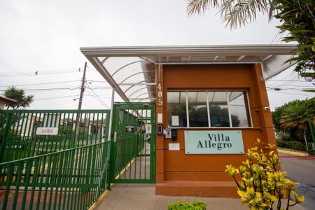 Casa de condomínio para alugar com 75m², 3 quartos e 2 vagas Casa de condomínio para alugar com 75m², 3 quartos e 2 vagasFachada