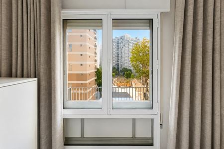 Apartamento à venda com 47m², 1 quarto e 1 vagaDormitório - Janela Antirruído
