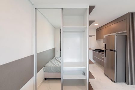 Studio para alugar com 28m², 1 quarto e sem vaga Studio para alugar com 28m², 1 quarto e sem vagaArmários
