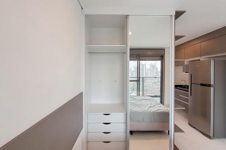 Studio para alugar com 28m², 1 quarto e sem vaga Studio para alugar com 28m², 1 quarto e sem vagaArmários