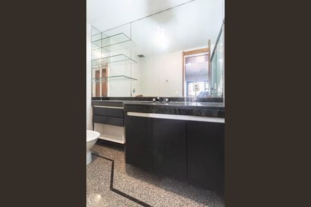 Banheiro da Suíte de apartamento à venda com 4 quartos, 156m² em Tijuca, Rio de Janeiro
