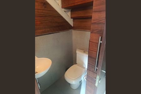 Lavabo de casa de condomínio para alugar com 2 quartos, 61m² em Jardim do Salso, Porto Alegre