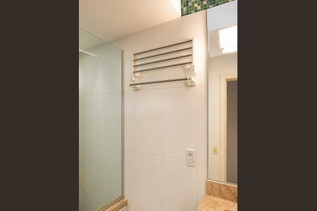 Banheiro social de casa de condomínio para alugar com 2 quartos, 61m² em Jardim do Salso, Porto Alegre