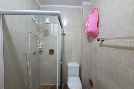 Banheiro de kitnet/studio para alugar com 1 quarto, 50m² em Guilhermina, Praia Grande