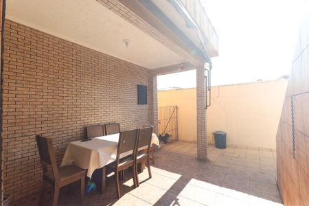 Área externa de casa à venda com 5 quartos, 338m² em Vila Mazzei, São Paulo