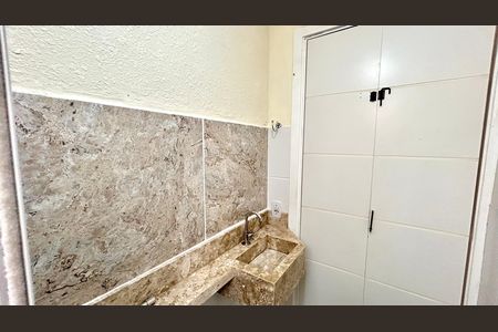 Banheiro social de apartamento para alugar com 2 quartos, 42m² em Vila Nova Bonsucesso, Guarulhos