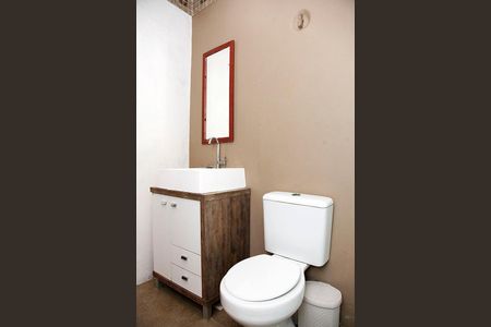Banheiro social de apartamento à venda com 2 quartos, 80m² em Floresta, Porto Alegre